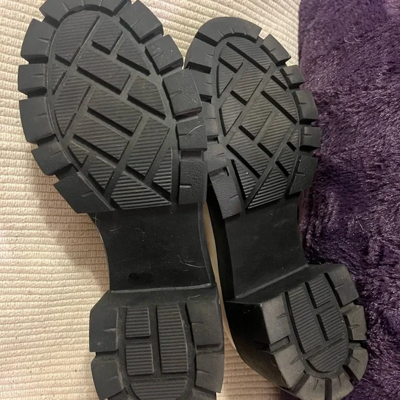 Steve Madden Chunky Loafers with Gold Chain - Picture 4 of 5